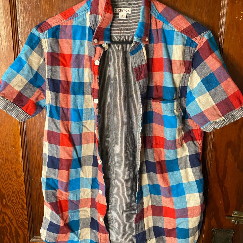Short sleeve button up